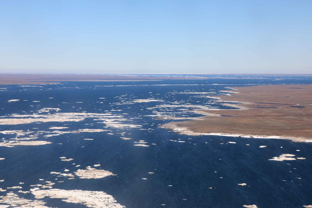Вид из самолёта на арктическое побережье